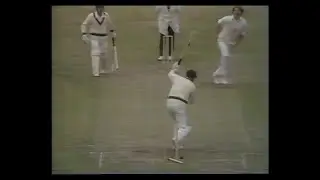 ROSS EDWARDS b CHRIS OLD 0 ENGLAND v AUSTRALIA WORLD CUP SEMI FINAL ODI #1 HEADINGLEY JUNE 18 1975