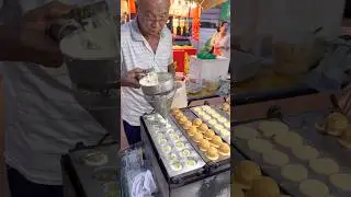 Трудолюбивый дедушка продаёт мини-панданы &mdash; уличная еда в Малайзии