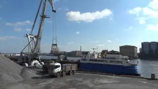 Floating crane Ganz unloading gravel. part 1