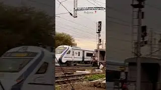 Vande bharat in Pulgaon #pulgaon #short #trending #wardha #nagpuri #mrbeast