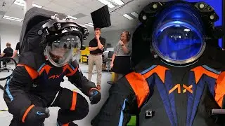 Впервые женщинам подобрали новые скафандры