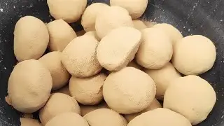 Soft redmud crumbling with dusty shifting in water 😋_#redmud #sifting 