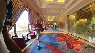 Las Vegas Walking Tour | Mandalay Bay to Bellagio Fountains (POV )