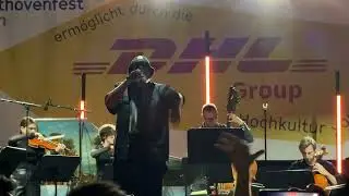 „Weck mich auf“ von Samy Deluxe & Mikis Takeover Orchester live in Bonn - leider auch 2025 aktuell!
