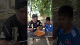 Еда на природе ПРОСТО, но ПОЛЕЗНО Вау, какие добрые люди в лесу делятся лапшой #Вирусный #выживан...
