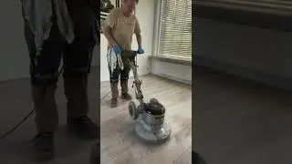 Renovatie eiken plankenvloer. Met 2 comp.kleur olie bewerkt en daarna duurzaam, ultra mat gelakt.