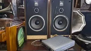 Kerbside Sidewalk Hard Waste Find Vintage Acoustic Research AR28S HiFi Speakers.