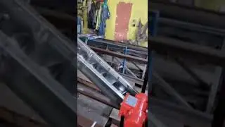 шнековый конвейер (винтовой погрузчик) из нержавеющей стали aisi-304 в желобе для сыпучих продуктов