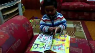 Auntor the baby bookworm (1y6m)