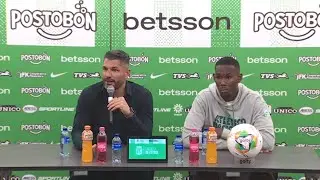 El DT Javier Gandolfi y Royer Caicedo, luego del 2-1 ante Llaneros FC por #LigaBetPlayDimayor 2025-I