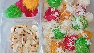 Making colorful cassava balls with glutinous rice flour and roasted peanuts for my kids