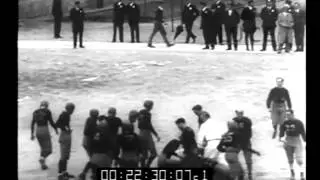 I prigionieri del famigerato carcere di Sing-Sing giocano una partita di rugby contro una squadra