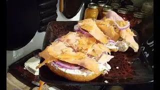Домашние бублики с копченым лососем