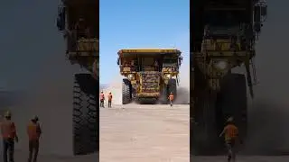 🚜 Giant Mining Truck in Action | Industrial Power in the Desert