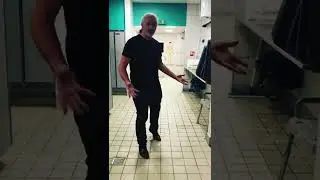 Viborg sv&oslash;mmehal ingen sko p&aring; de lyse fliser