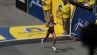 Jordan Hasay runs fastest-ever debut marathon by an American