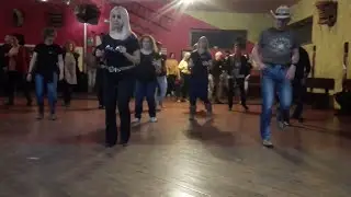 LINE DANCE CHICKEN FRIED choreographed by LUCY Torino
