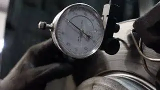 Bremse vibriert - Seitenspiel Bremsscheibe u. Radnabe pr&uuml;fen - Joe's Garage
