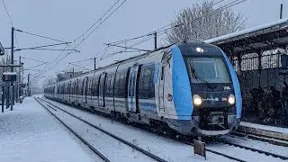 Des trains sous la neige 
