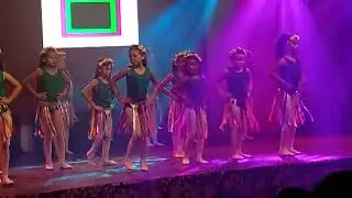 Essa é minha apresentação do balé olha eu ali cantinho 