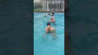 First Time in Pool 😅 | Can&rsquo;t Swim But Had Full Fun 💦 #PoolVibes #BeginnerSwimmer #FunWithFriends