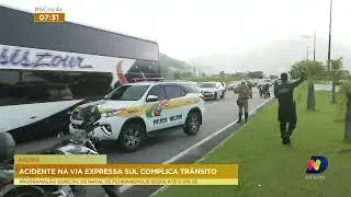 Acidente entre carro e moto na Via-Expressa Sul, em Florian&oacute;polis, tumultua o tr&acirc;nsito na regi&atilde;o