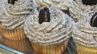 Oreo Cupcakes With Oreo Buttercream -- Lynn's Recipes
