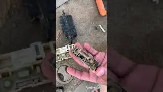 طريقة إصلاح القفل الخلفي لباب الشنطة لسيارات تايوتا جيب لاندكروزر من موديل ٢٠٠٨ حتى ٢٠٢١