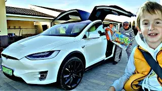MARCEL ŁAPIE ZŁODZIEJA TESLĄ X i Hot Wheels City Color Reveal Megamyjnia Atak Ośmiornicy