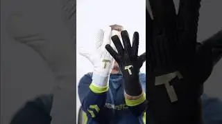 White-Out vs Black-Out: Can You Spot The Differences? 🧤⚪⚫ #shorts #keeperstop #guantes #gloves #gk