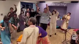 Chinese chants and dance in kirtan | #iskcon #china #harekrishna #kirtan #viral #sankirtan #shorts