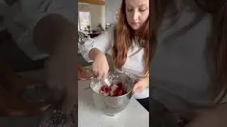 Jahodov&yacute; dort charlotte bez pečen&iacute; od Evy z Kitchen Affair