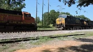 HD: BNSF 5494 leads CSX Q186-27 in LaGrange, GA