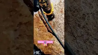 World&rsquo;s Smartest🤔😱 || Way to Break Stone || (No Blast!)😱 #stone #rockbreaking #shorts  #viralshorts
