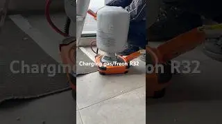 Mbushje me gaz/freon r32 #klima #hvacbusiness #ac #chargingfreon