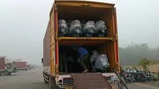 टीवीएस बाइक कंटेनर गाड़ी में लोडिंग का लाइव व्यू