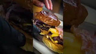 Smash, na ktor&yacute; nezabudne&scaron;🔥😍🍔 #doncos #re&scaron;taur&aacute;cia #burger #bratislava