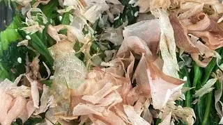 Making Japanese Spinach Salad