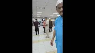 Terdapat banyak pilihan makanan enak selepas solat Isyak malam Jumaat di Masjid Bukit Indah 