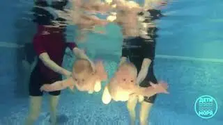 В бассейне