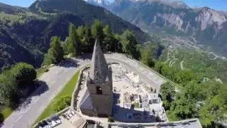 La station de l'ALPE D'HUEZ en été, vue d'un DRONE