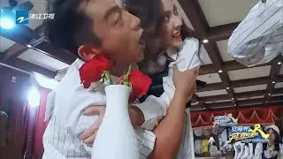 叼花入瓶：郑恺宋妍霏强盗式偷花 蔡徐坤胜负欲爆棚叼袜子？《奔跑吧4》EP4花絮 20200619[浙江卫视官方HD]