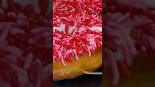 Sprinkle Donuts 🔥🔥🔥🔥🔥🔥🔥American food 🇺🇸#donuts#sprinkles#lunch#foodporn#foodlover#reel#еда