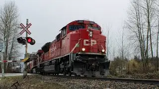 Illinois Central Heritage Unit! 4 Trains at Hydro