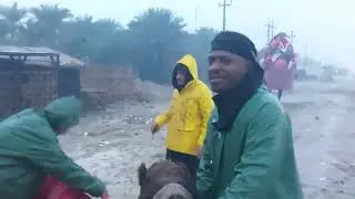 الان حيث هطول الامطار معاناة خدام موكب أهالي ناحية شيخ سعد في العمل والسير الى باب الحوائج  الكاظم ع