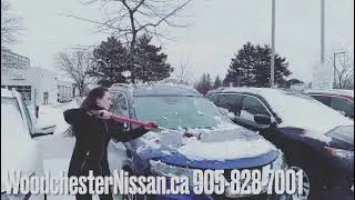 How to quickly and smartly clean the snow off your car