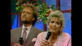 Dean & Mary Brown sings OH WORSHIP THE KING (Psalm 107)