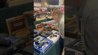 ШОКИРУЮЩАЯ находка на выставке оружия в Южной Флориде! #guns #pewpew #military #shoot #trending