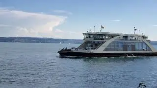 F&auml;hre Meersburg mit schwenk auf Weinreben und Bodensee sicht auf Schweiz Alpen