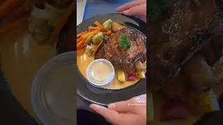 Ужин на курорте в отдаленной Аляске